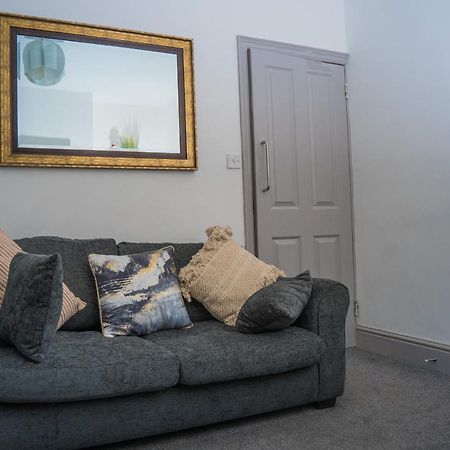 The Highfield Villa, 5 Bedrooms, Northampton Centre, Sleeps 10 Buitenkant foto