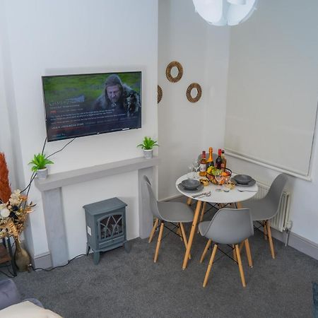 The Highfield Villa, 5 Bedrooms, Northampton Centre, Sleeps 10 Buitenkant foto