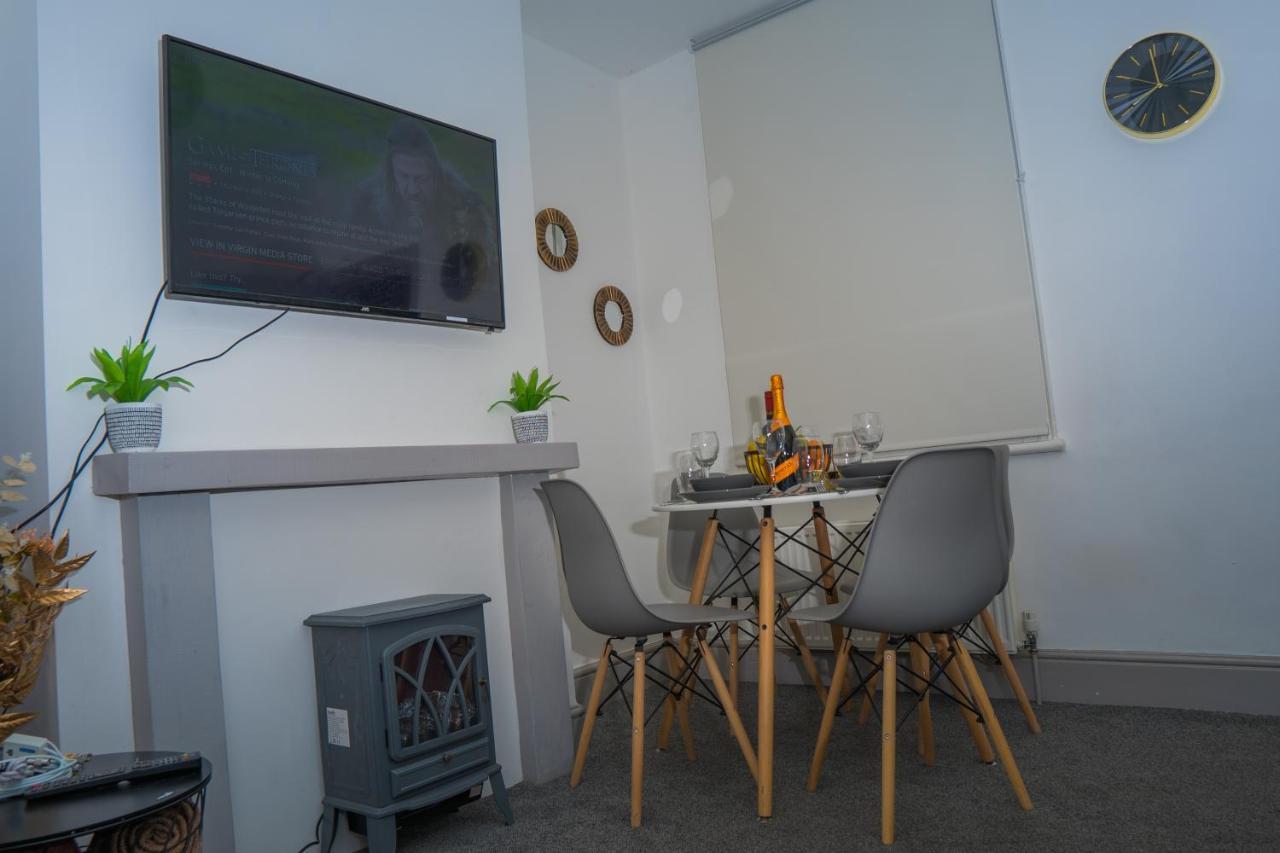 The Highfield Villa, 5 Bedrooms, Northampton Centre, Sleeps 10 Buitenkant foto
