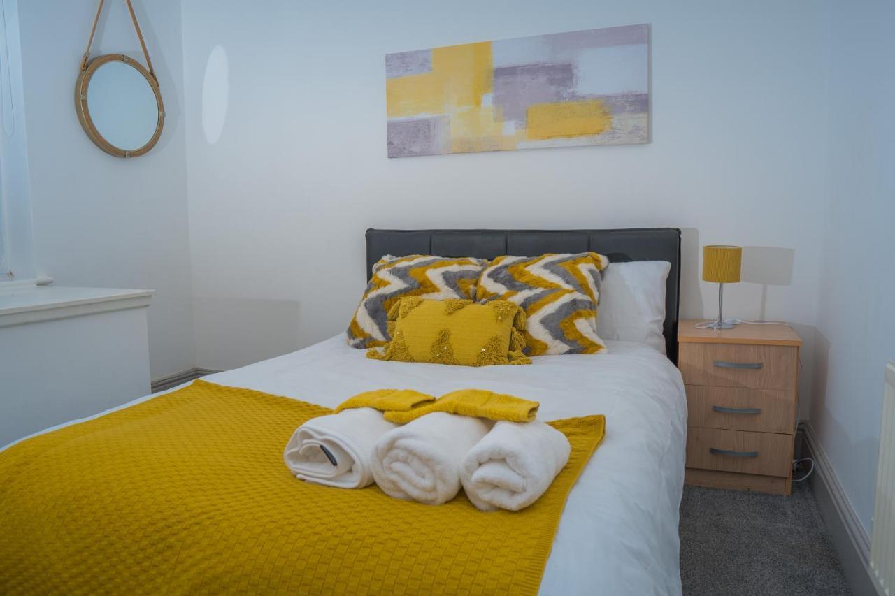 The Highfield Villa, 5 Bedrooms, Northampton Centre, Sleeps 10 Buitenkant foto