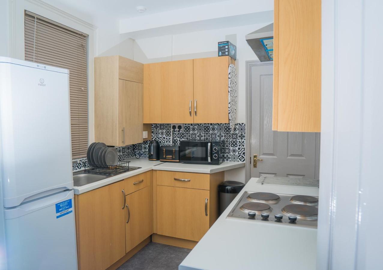 The Highfield Villa, 5 Bedrooms, Northampton Centre, Sleeps 10 Buitenkant foto