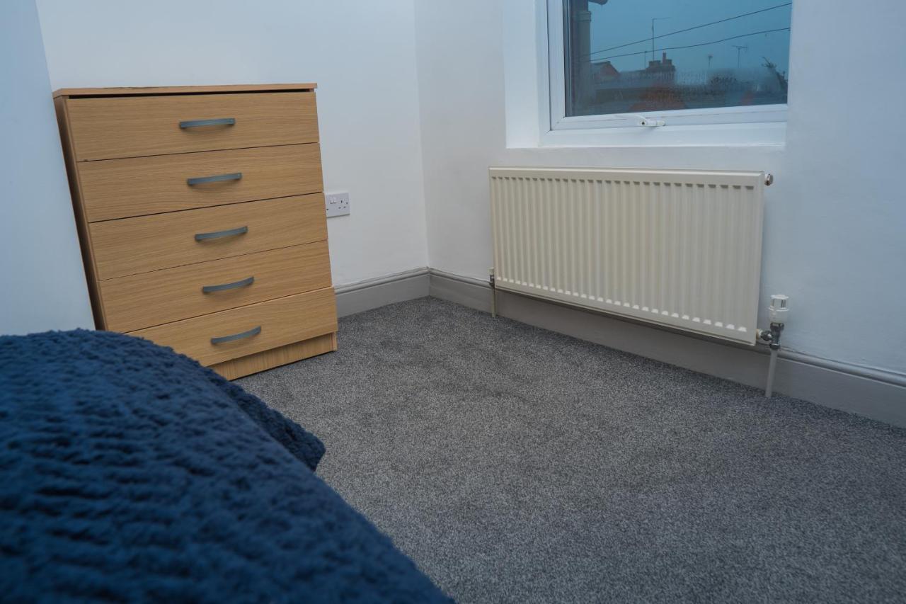 The Highfield Villa, 5 Bedrooms, Northampton Centre, Sleeps 10 Buitenkant foto