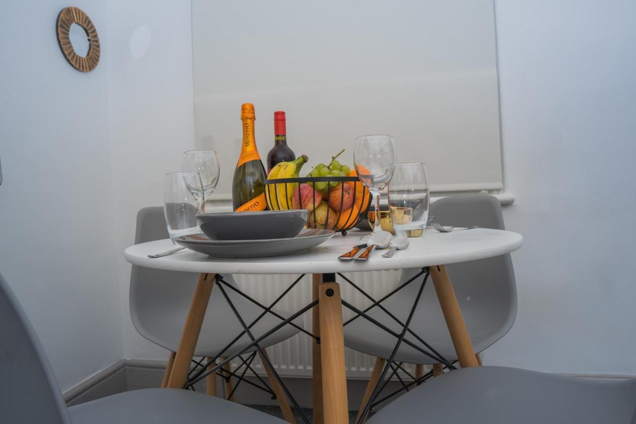 The Highfield Villa, 5 Bedrooms, Northampton Centre, Sleeps 10 Buitenkant foto
