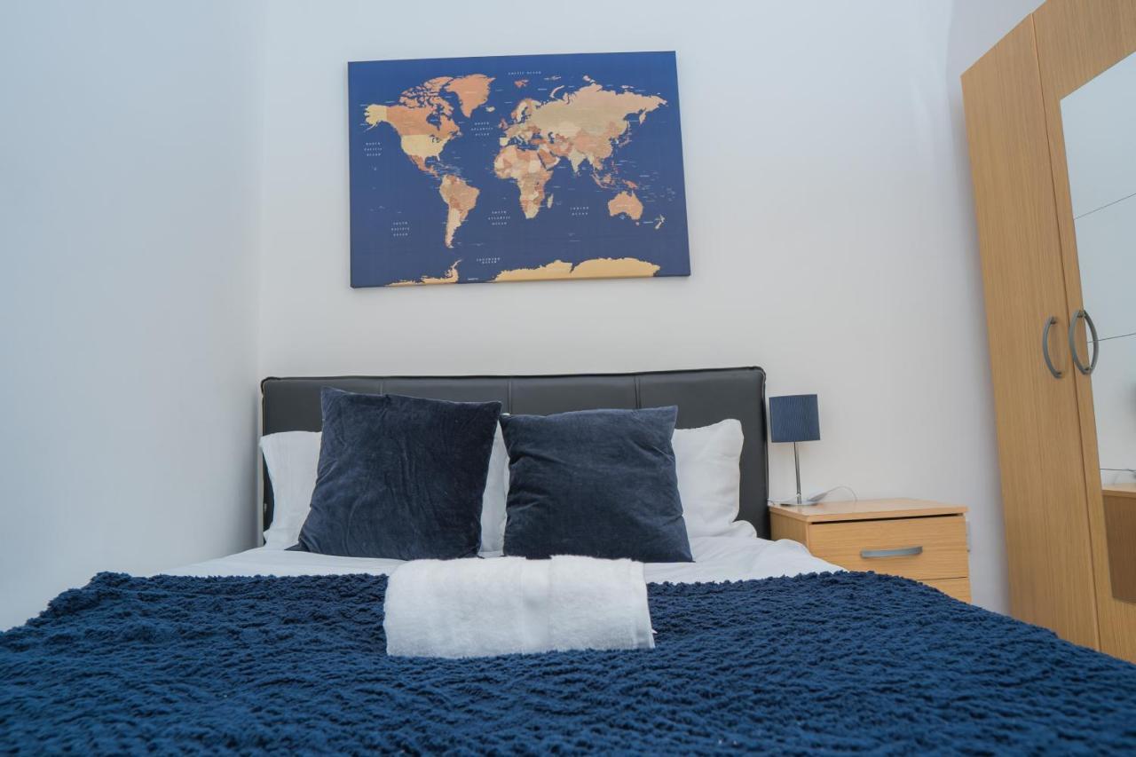The Highfield Villa, 5 Bedrooms, Northampton Centre, Sleeps 10 Buitenkant foto