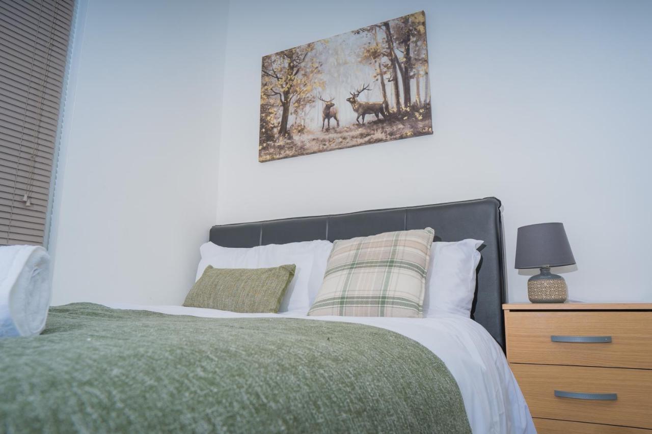 The Highfield Villa, 5 Bedrooms, Northampton Centre, Sleeps 10 Buitenkant foto