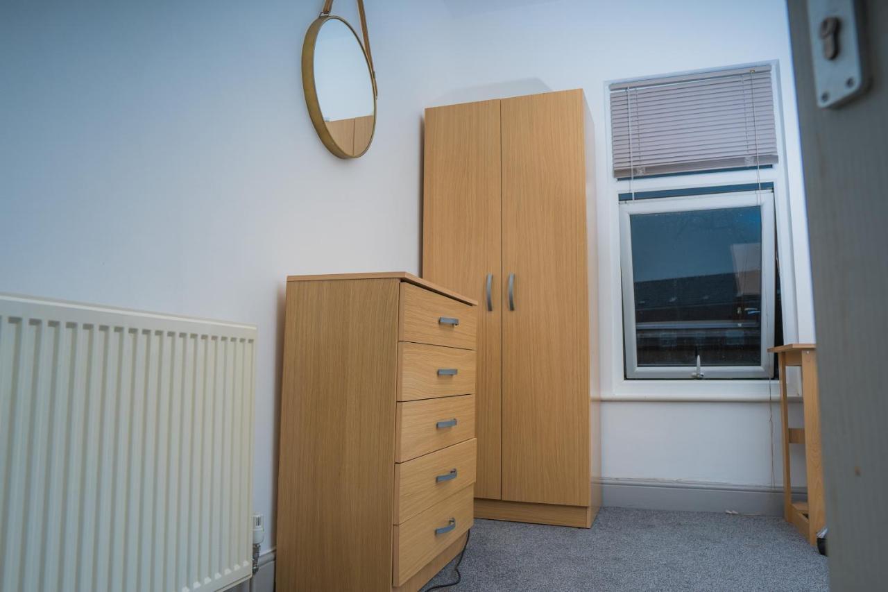 The Highfield Villa, 5 Bedrooms, Northampton Centre, Sleeps 10 Buitenkant foto