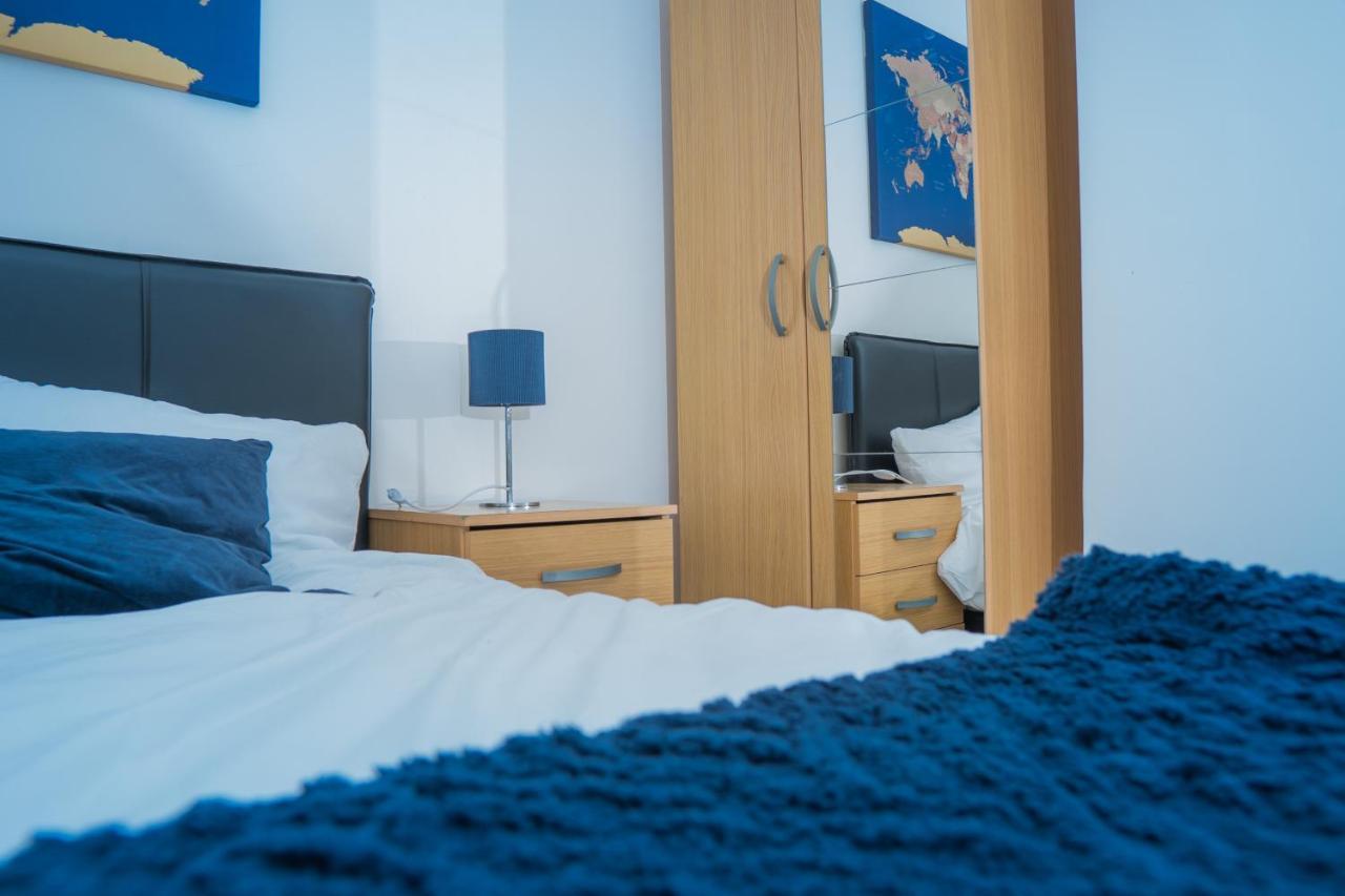 The Highfield Villa, 5 Bedrooms, Northampton Centre, Sleeps 10 Buitenkant foto