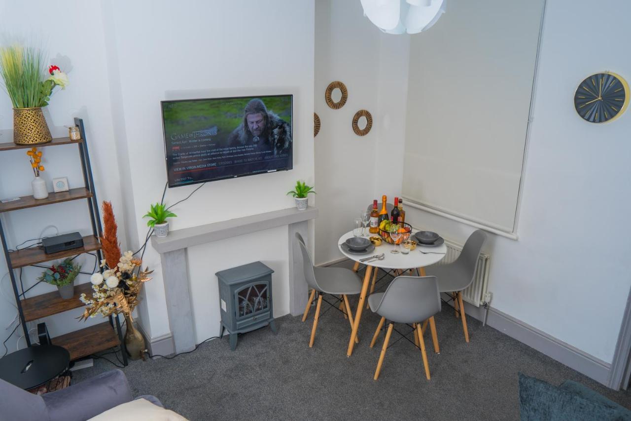 The Highfield Villa, 5 Bedrooms, Northampton Centre, Sleeps 10 Buitenkant foto