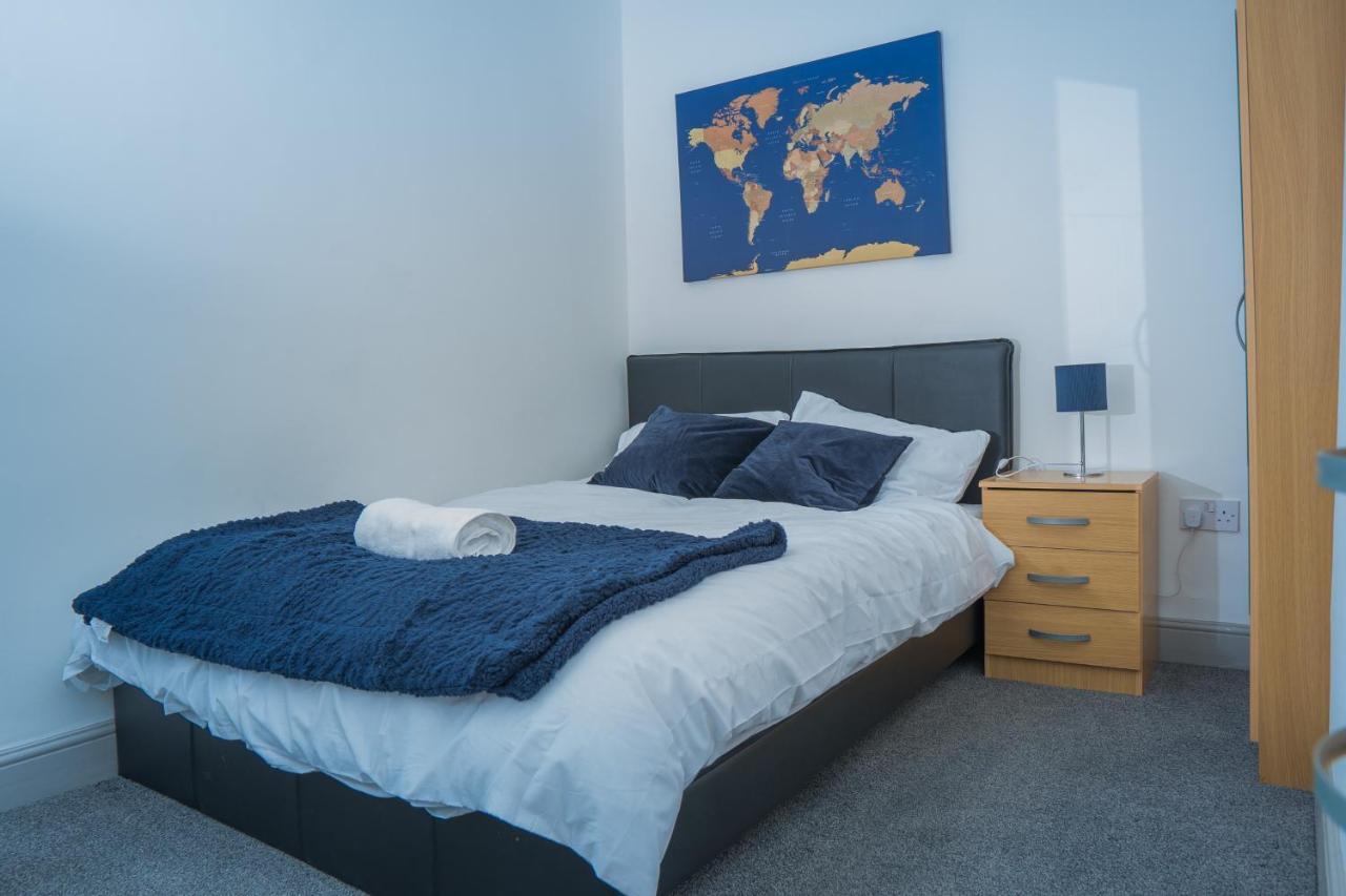 The Highfield Villa, 5 Bedrooms, Northampton Centre, Sleeps 10 Buitenkant foto