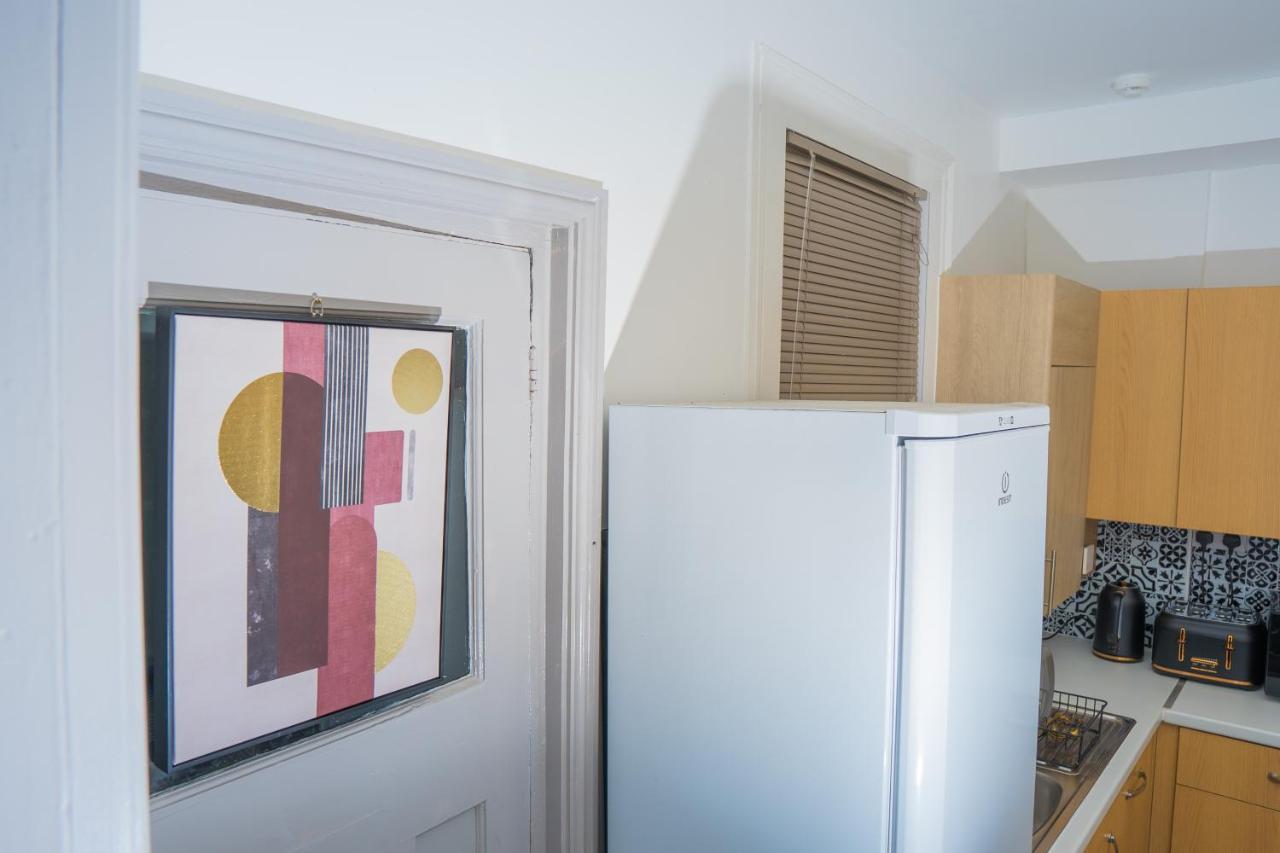 The Highfield Villa, 5 Bedrooms, Northampton Centre, Sleeps 10 Buitenkant foto